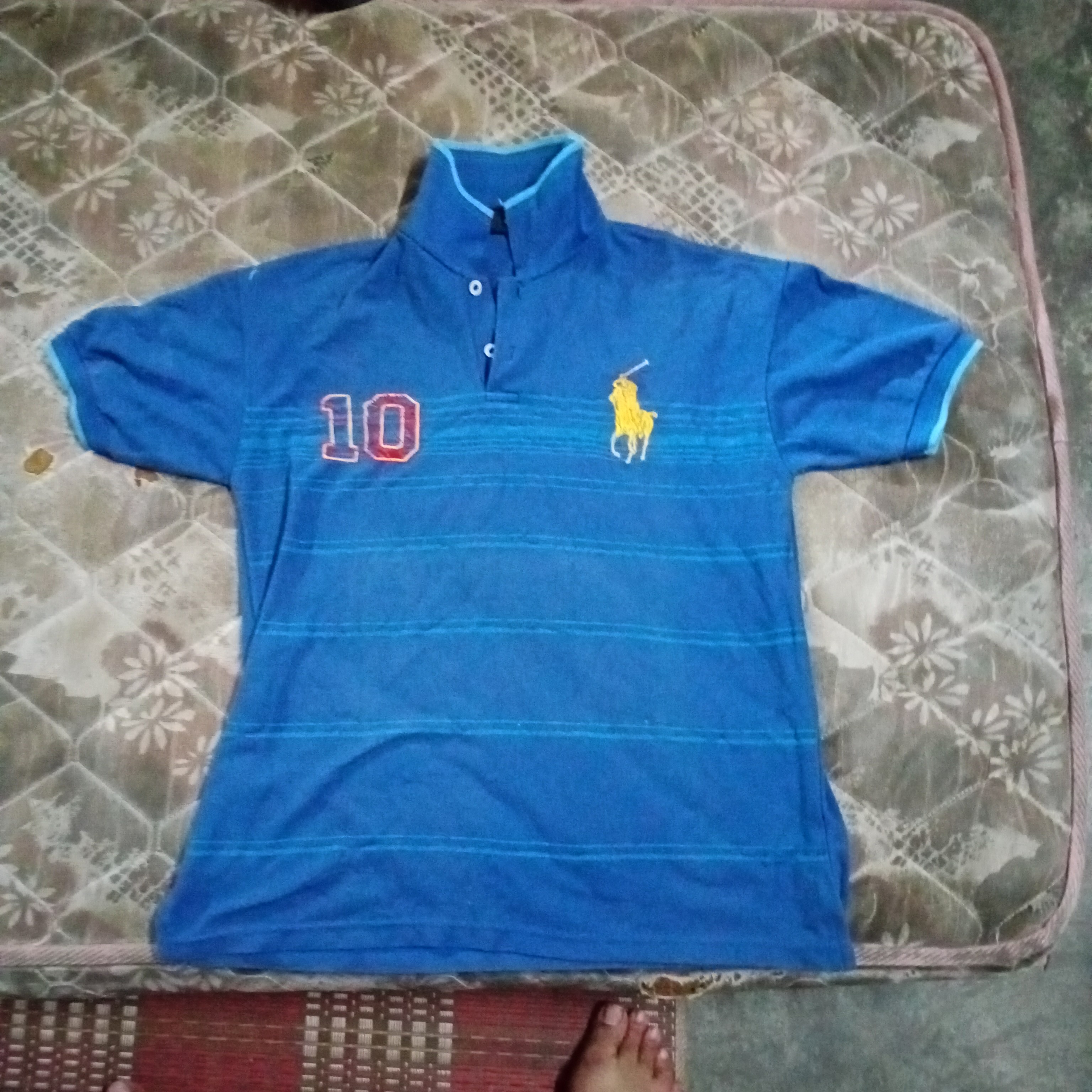 Baju T Shirt Berkolar Berwarna Biru Terpakai Men S Fashion Clothes Tops On Carousell