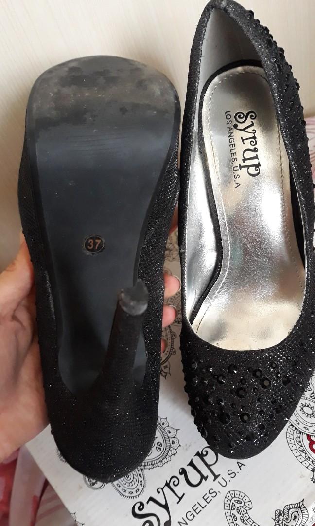 Black Stiletto Pumps (Category: Heels) located in Taguig. Submitted by ootdlicious (Listing ID 1023701267, Image 3). Description: Hi Ladies! :) I'm selling my pre-loved Black Stiletto Pumps. -Size 37 but fits to size 38 -5.5 inches Stiletto heels (shown in the picture) -used twice only -with damage but not that visible -used but not abused -box included RFS: Decluttering.
