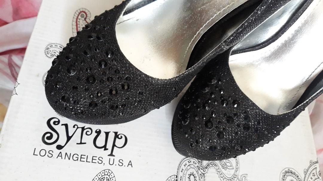 Black Stiletto Pumps (Category: Heels) located in Taguig. Submitted by ootdlicious (Listing ID 1023701267, Image 2). Description: Hi Ladies! :) I'm selling my pre-loved Black Stiletto Pumps. -Size 37 but fits to size 38 -5.5 inches Stiletto heels (shown in the picture) -used twice only -with damage but not that visible -used but not abused -box included RFS: Decluttering.