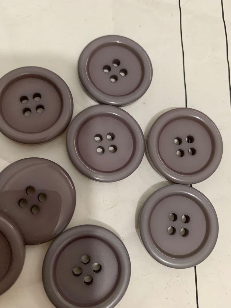 Buttons 14 pieces pulled from Hugo boss coat