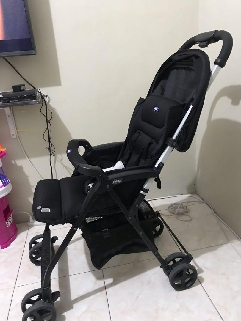 Chicco Ohlala Stroller for Babies 1-3 (Category: Strollers) located in Manila. Submitted by wapsicle (Listing ID 1023818164, Image 3). Description: Bought last May 2019 for 11k. This was barely used since we rarely go out with the baby. Very light weight. Only issue is the small whole in the basket but can be sewn easily..