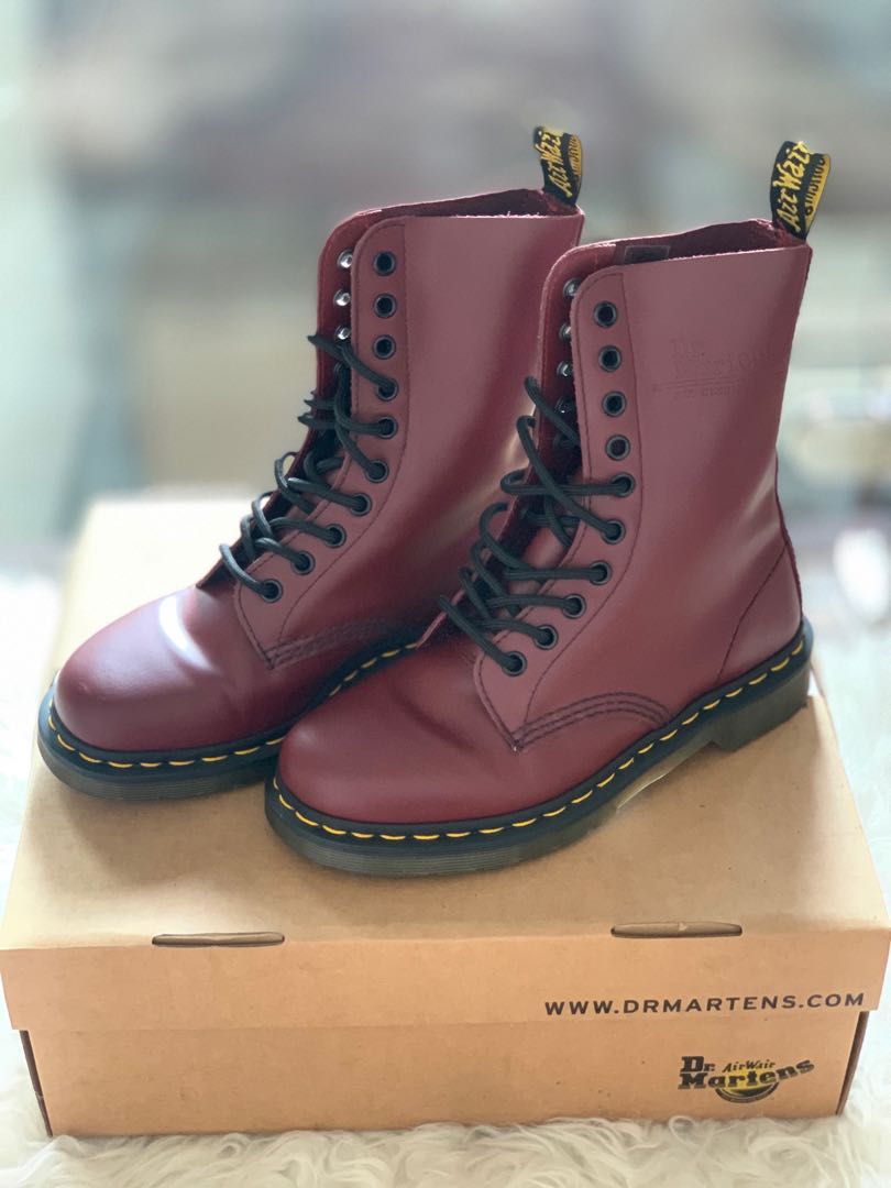 doc martens boots classic