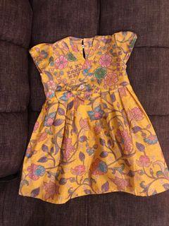 Dress Batik Budak Factory Store Gaun is the indonesian word for dress and batik is a cloth that whose designs are traditionally done using a wax resist dyeing technique. dress batik budak