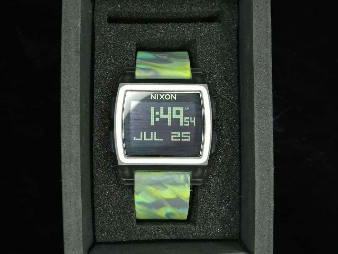 Nixon base tide deals blue jellyfish
