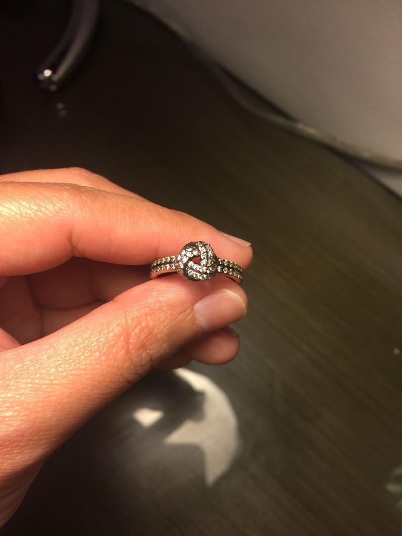 Shimmering knot sales ring rose gold