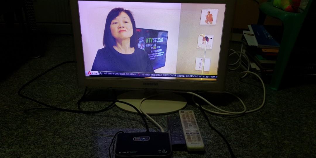 22 inches white antique Samsung TV + Digital Box, TV & Home Appliances