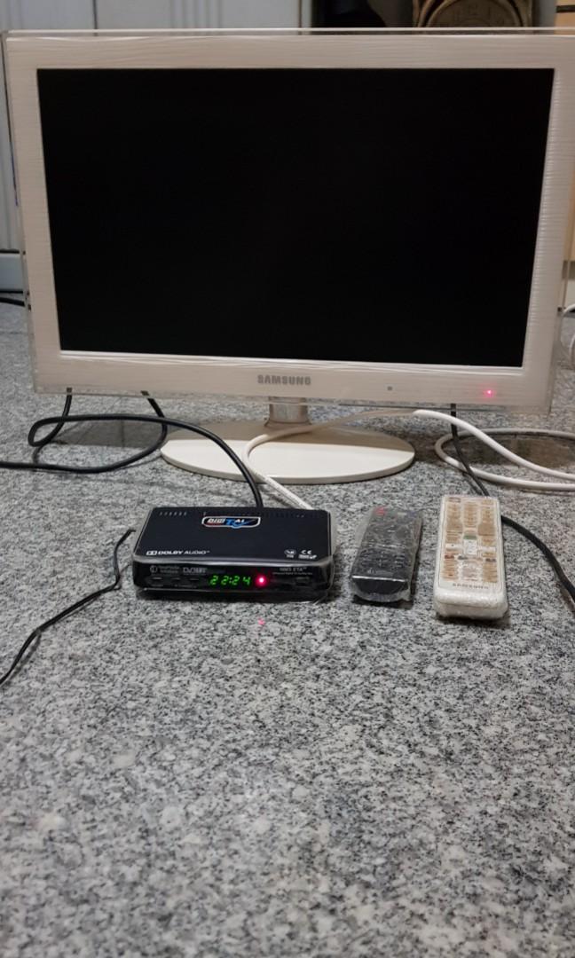 22 inches white antique Samsung TV + Digital Box, TV & Home Appliances