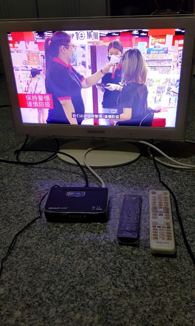 22 inches white antique Samsung TV + Digital Box, TV & Home Appliances