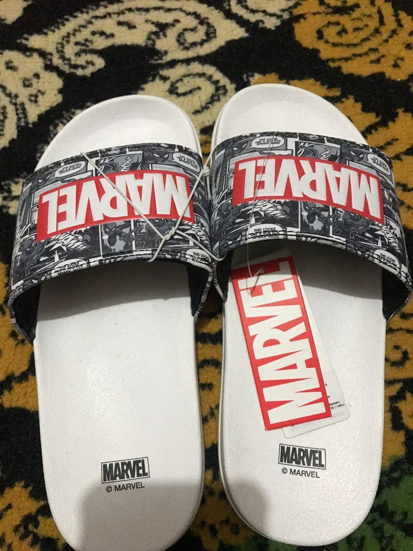 Sendal Marvel Miniso