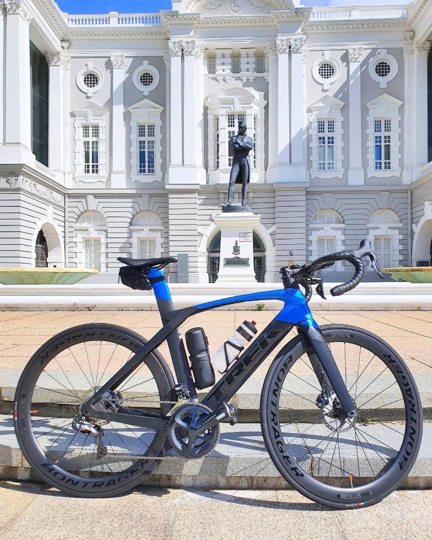 Trek madone sl7 hotsell disc 2020 review