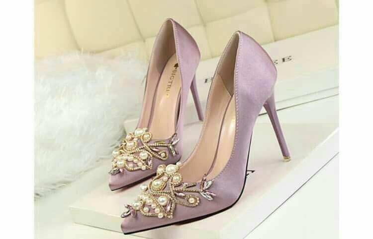 Wedding Gown By Michael Leyva (Category: Evening dresses & gowns) located in Quezon City. Submitted by declutteringexcess (Listing ID 1023721528, Image 3). Description: Very Beautiful, Elegant,Unique and one of a kind wedding gown. FULL OF STONES and BEADS By Michael Leyva (one of famous Designer in the phil) Original price 250,000 pesos Size: can fit to small to semi medium Inclusions: Peticot Extra Long Veil (6 meters) 2nd look Detachable train