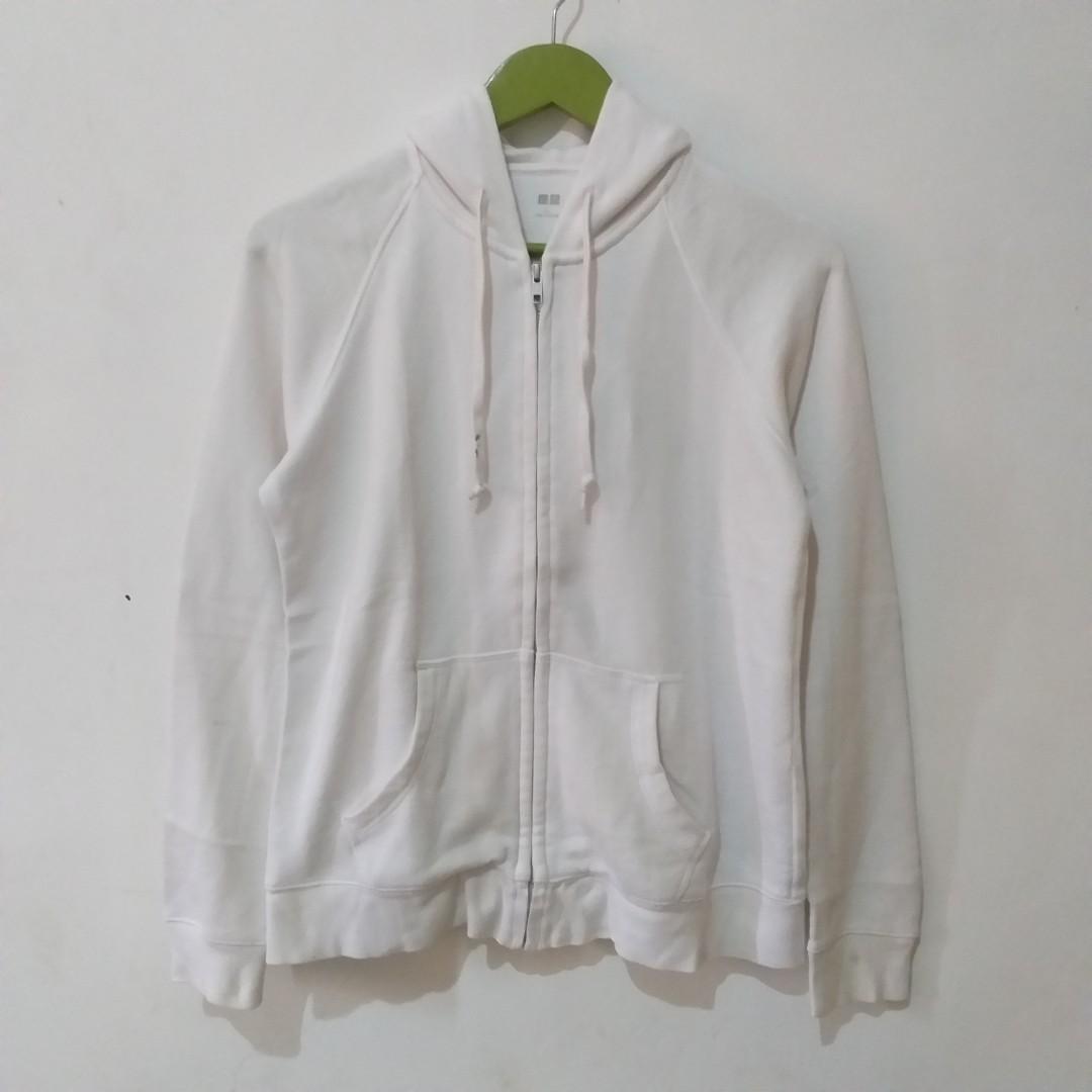 Zip Hoodie Uniqlo Fesyen Wanita Pakaian Wanita Baju Luaran Di Carousell