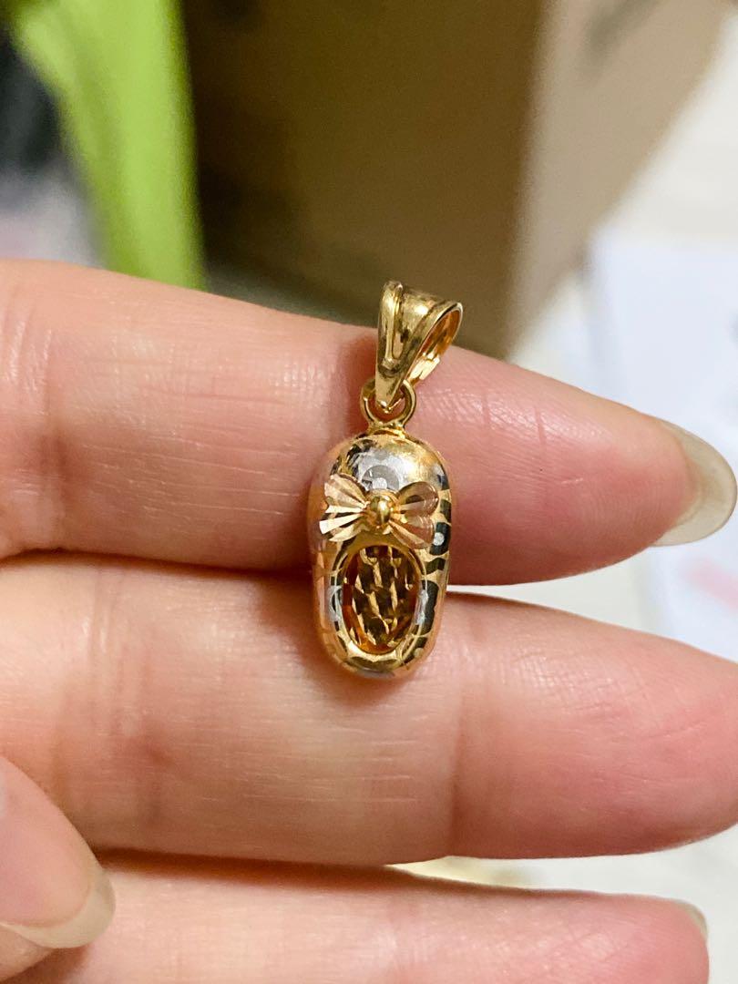916 Gold pendant Baby girl shoe w bow