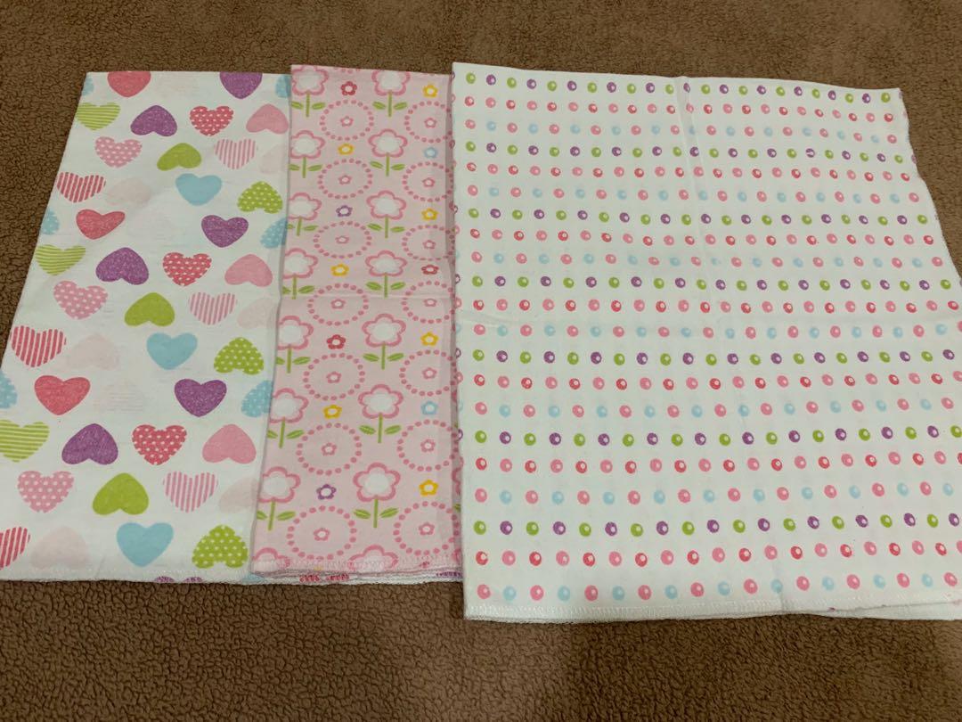 Bloom 3pcs Blanket 27”x30” (Category: Other Baby Bathing & Changing Needs) located in San Juan City. Submitted by addieandmatty (Listing ID 1024027056, Image 1). Description: .