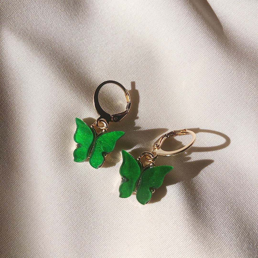 butterfly huggies, Women's Fashion, Jewelry & Organisers, Earrings on Carousell