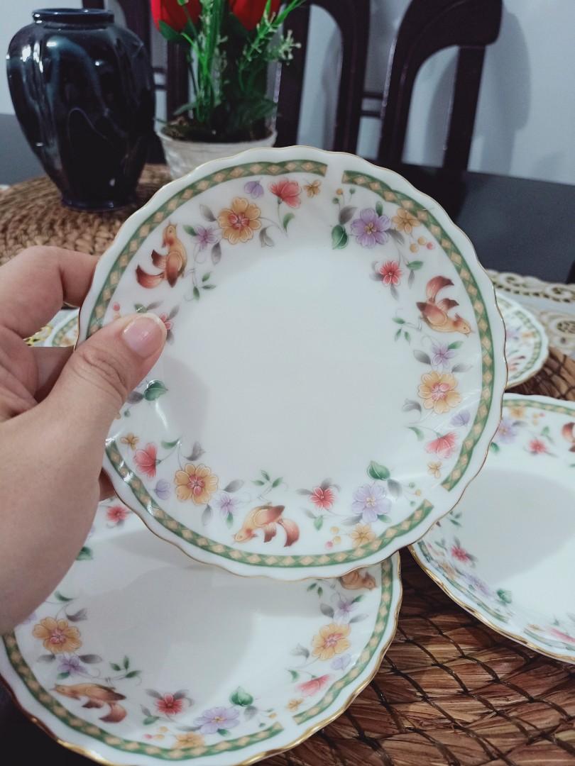 Cake plates (Category: Bakeware) located in Quezon City. Submitted by lylesofia (Listing ID 1023970101, Image 3). Description: .