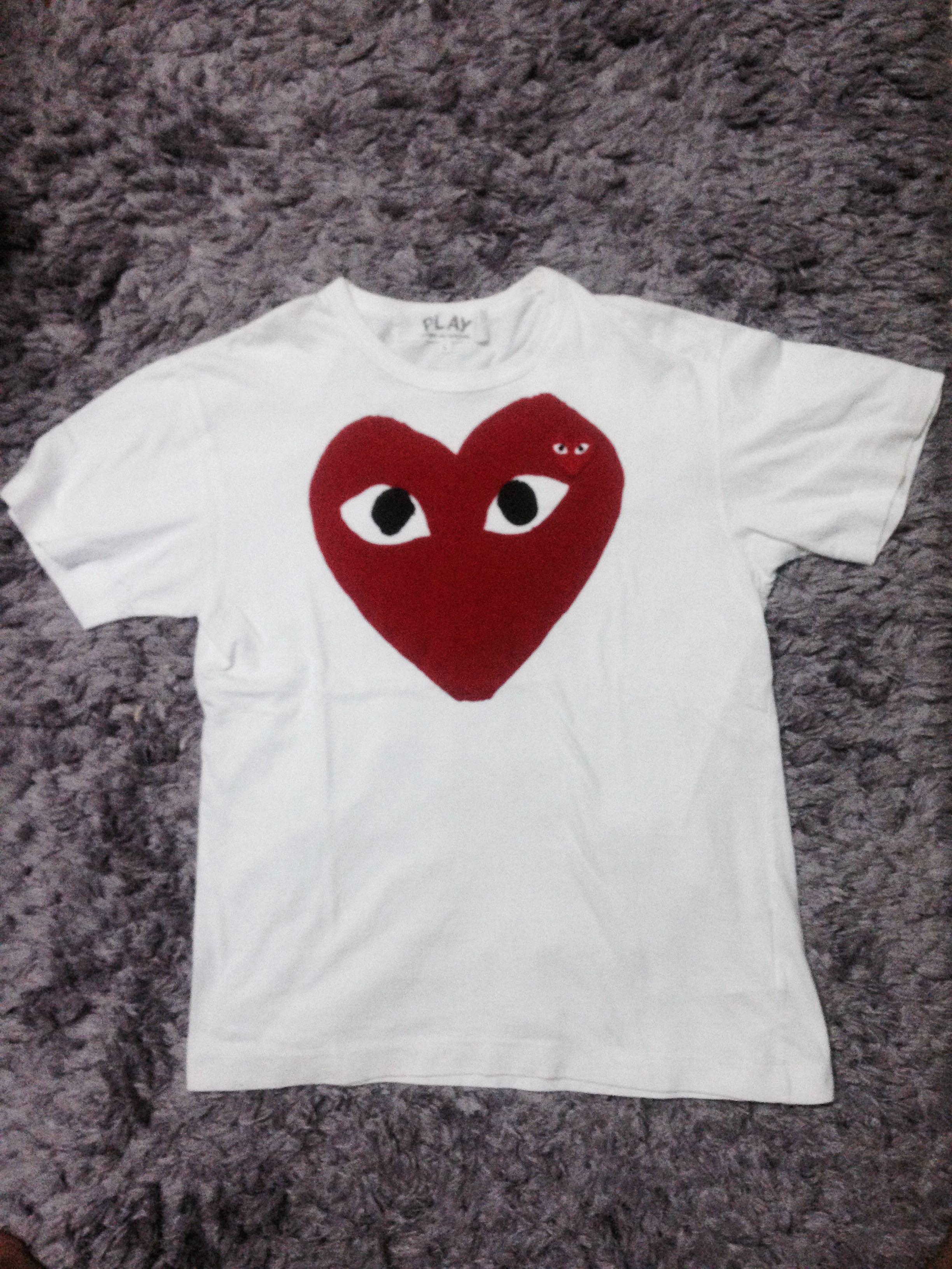 Cdg big outlet heart tee