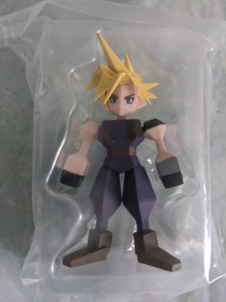 Ff7 Cloud Strife Polygon Trading Figure Final Fantasy Vii Toys Games Bricks Figurines On Carousell Cloud strife (クラウド・ストライフ kuraudo sutoraifu?) e il protagonista del videogioco final fantasy vii e della maggior parte dei film e giochi ad esso correlati. ff7 cloud strife polygon trading figure final fantasy vii