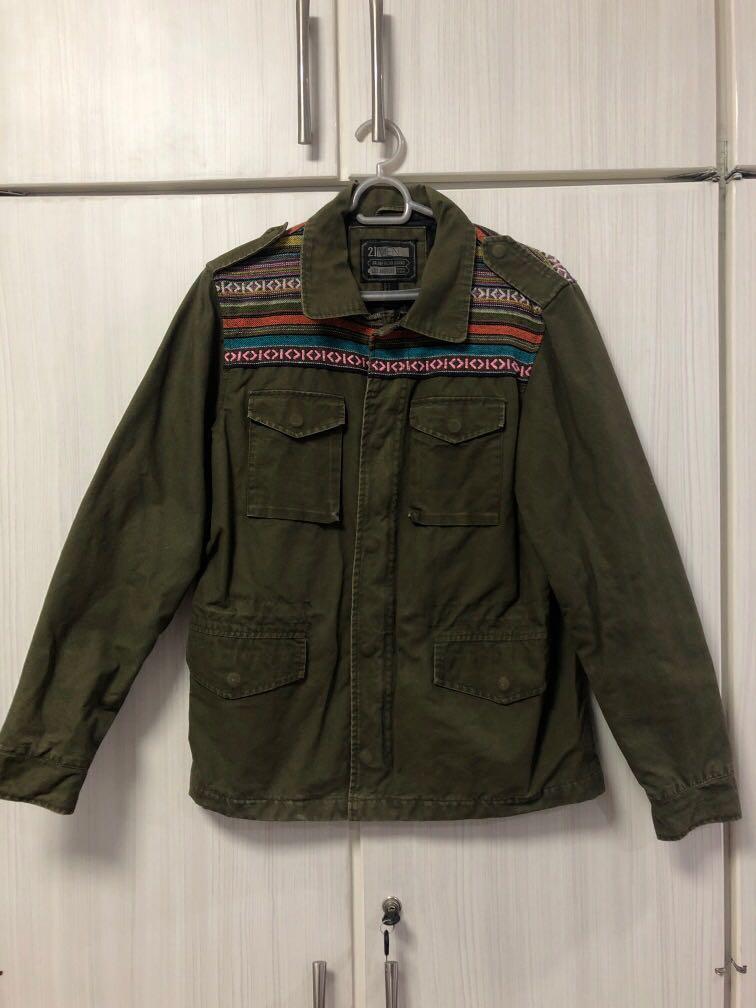 Forever 21 Men Jacket (Category: Coats, Jackets and Outerwear) located in Quezon City. Submitted by jpy00 (Listing ID 1024018130, Image 1). Description: Fits up to large .
