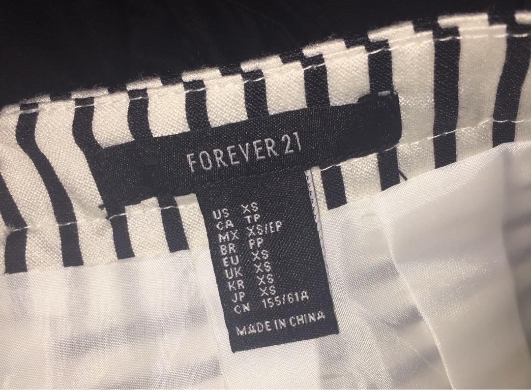 Forever 21 Skirt (Category: Skirts) located in Davao. Submitted by declutterai (Listing ID 1024045224, Image 2). Description: •used only twice •rfs : not my style :(.
