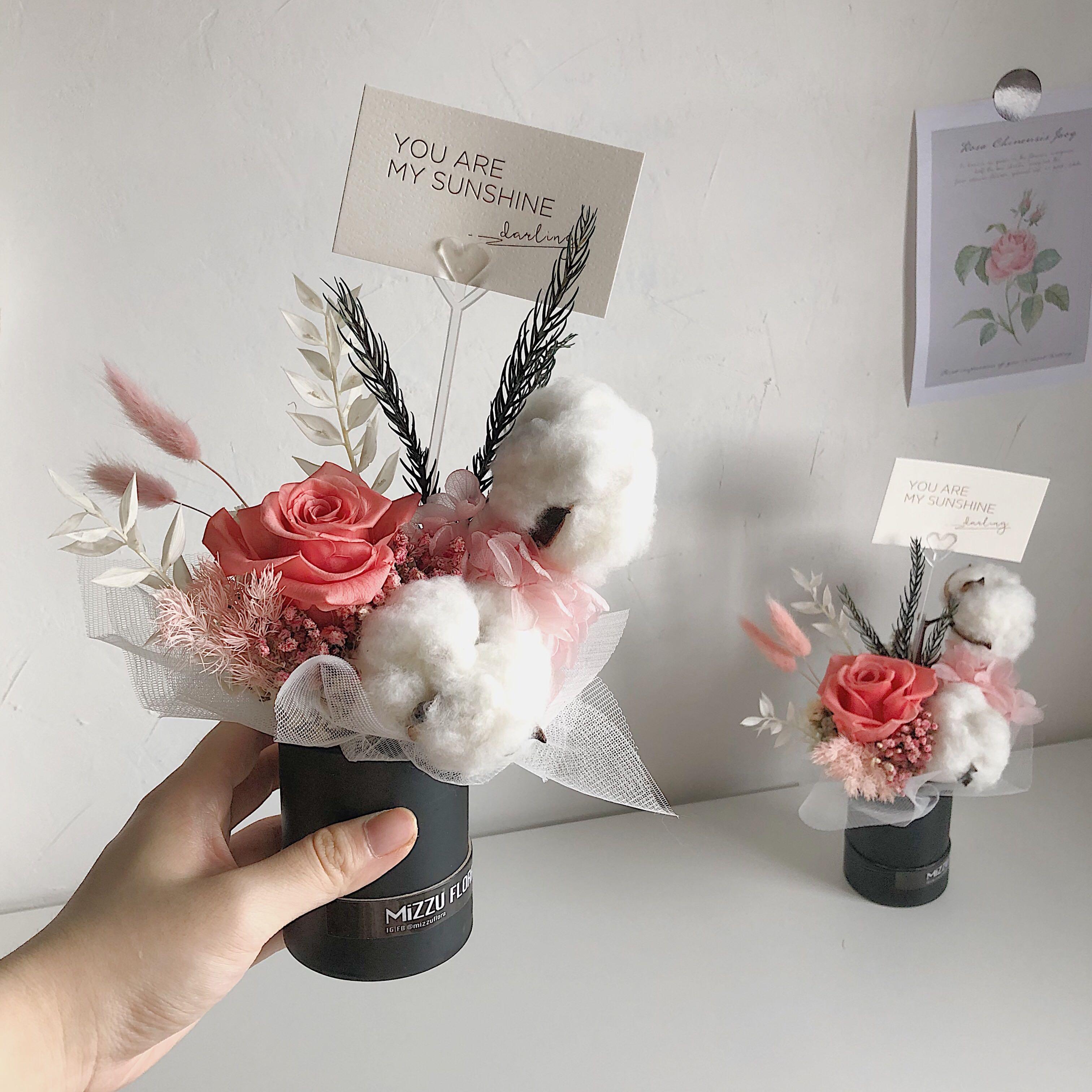 Free Delivery Preserved Dried Flower Box Cute Table Decor Anniversary Gift Birthday Surprise Office Table Display Flower Arrangement 干花花桶 Gardening Flowers Bouquets On Carousell