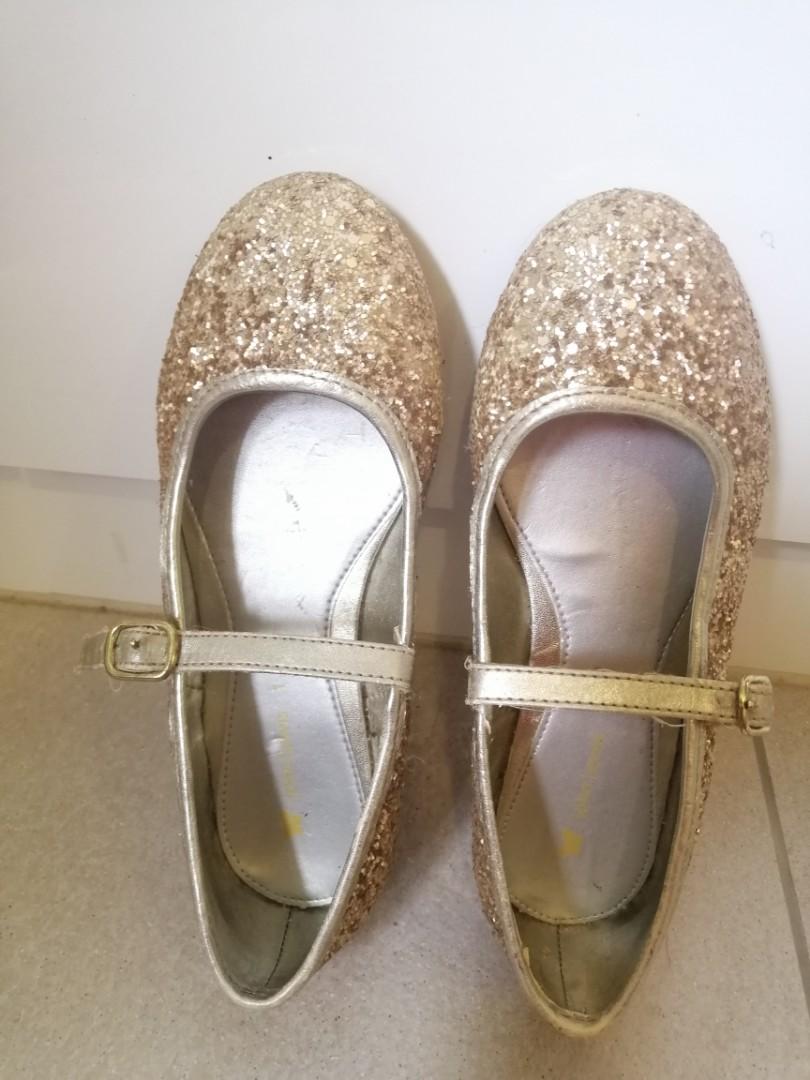 girls gold shoes size 1
