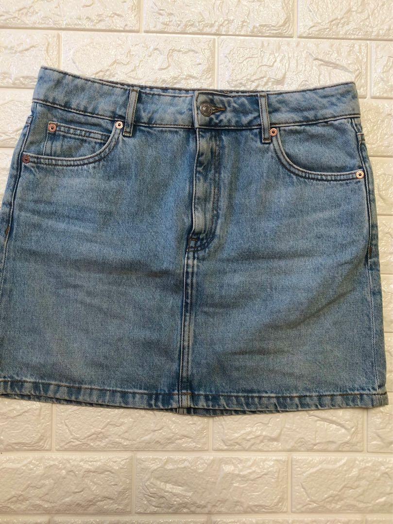 Highwaisted skirt (Category: Skirts) located in Manila. Submitted by acloved (Listing ID 1023987099, Image 1). Description: Like new.
