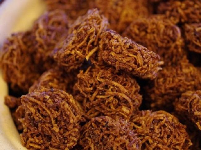 Kuih Cakar Ayam Food Drinks Packaged Snacks On Carousell
