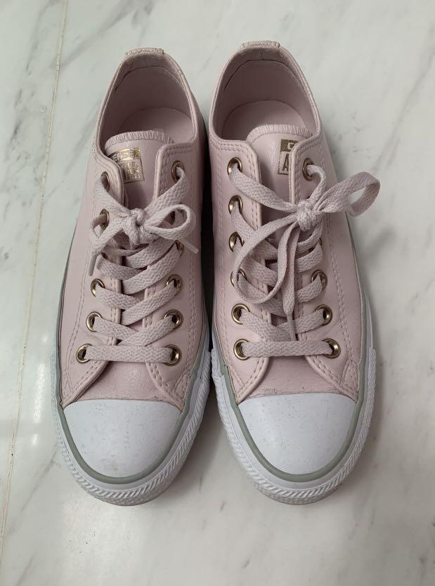 converse light pink