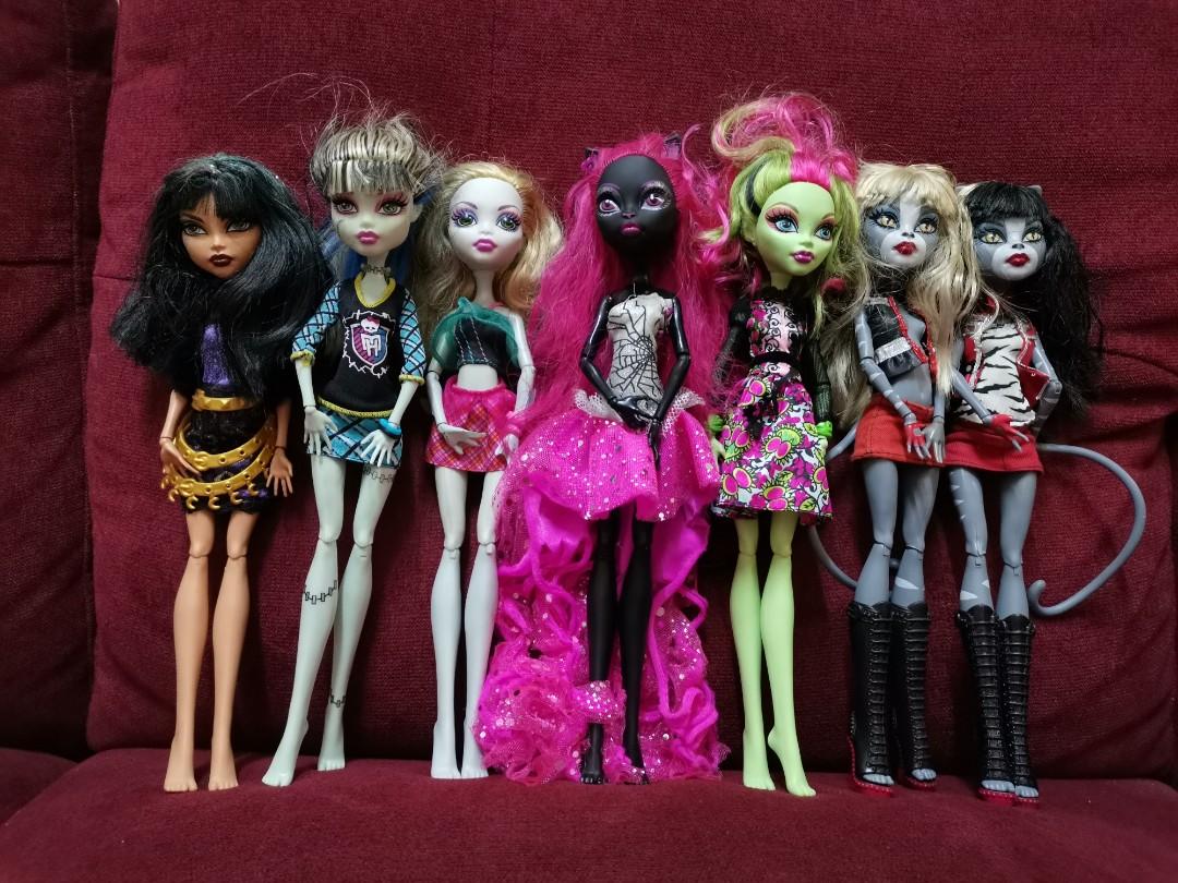 selling monster high dolls