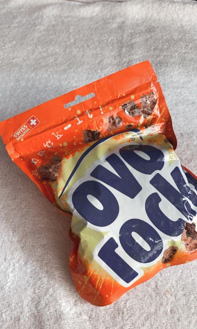 阿華田Ovomaltine Ovo Rocks Chocolate Bites 120g, 嘢食 & 嘢飲, 包裝 ...
