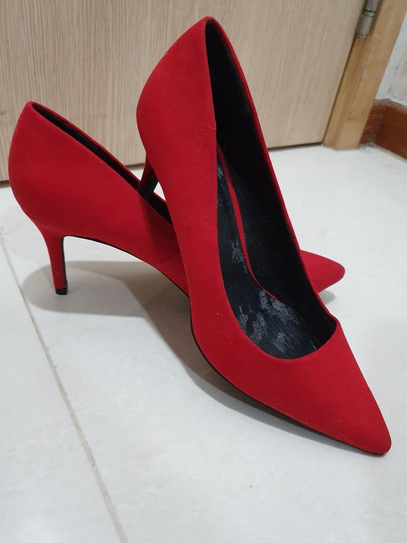 red heels womens