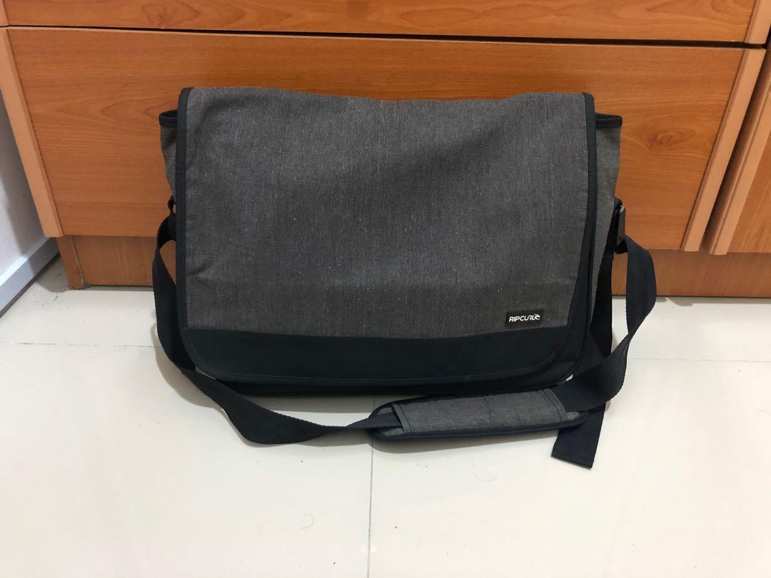 Rip curl messenger bag store