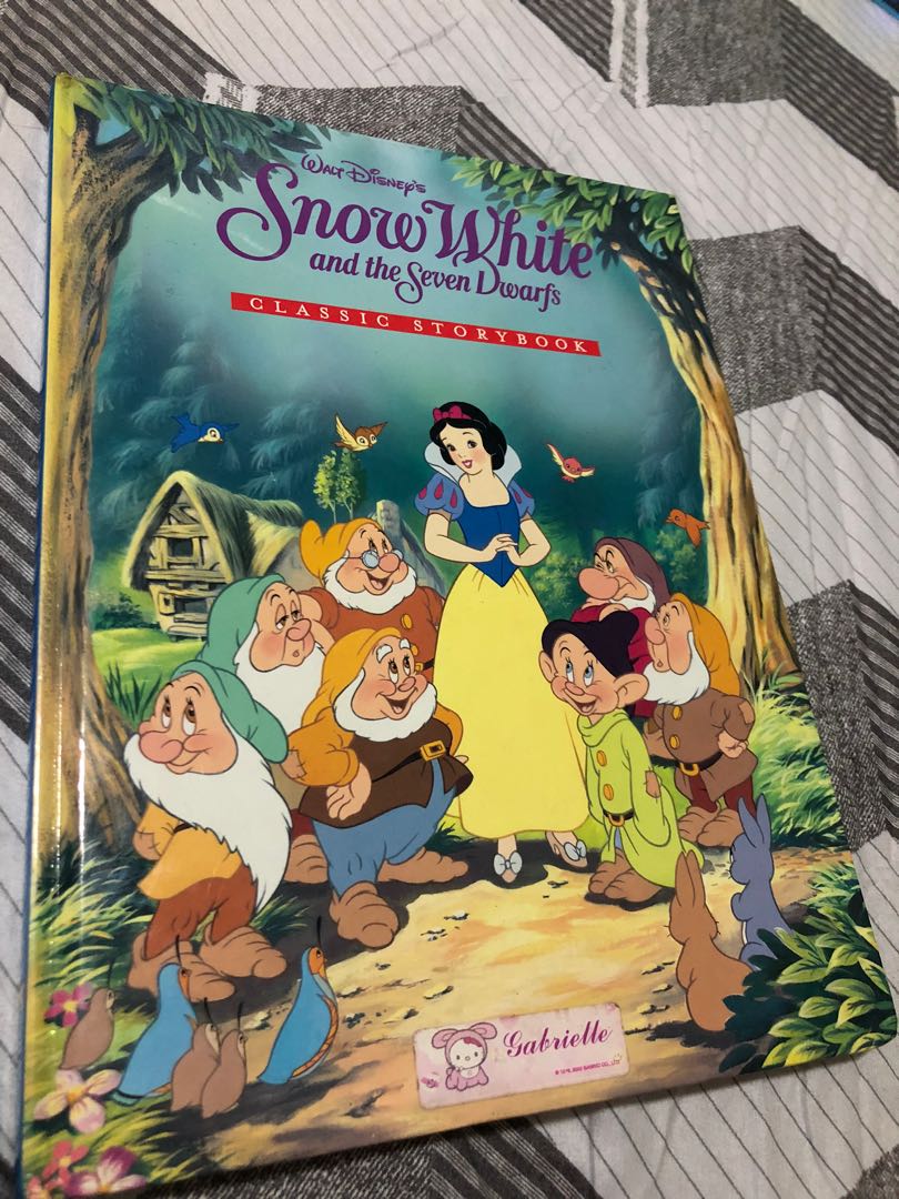 Snow White Classic Storybook Hobbies Toys Books Magazines Children S Books On Carousell