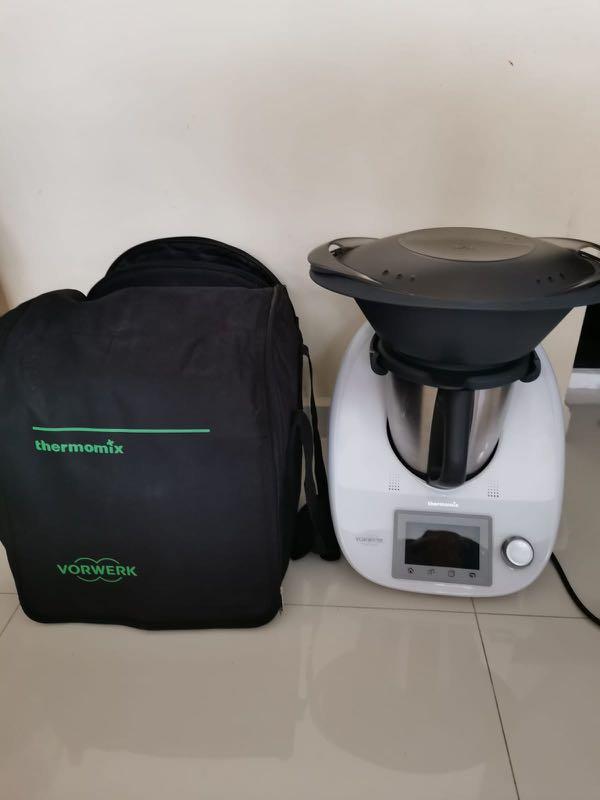 https://media.karousell.com/media/photos/products/2020/7/27/thermomix_1595834308_105f69de_progressive.jpg