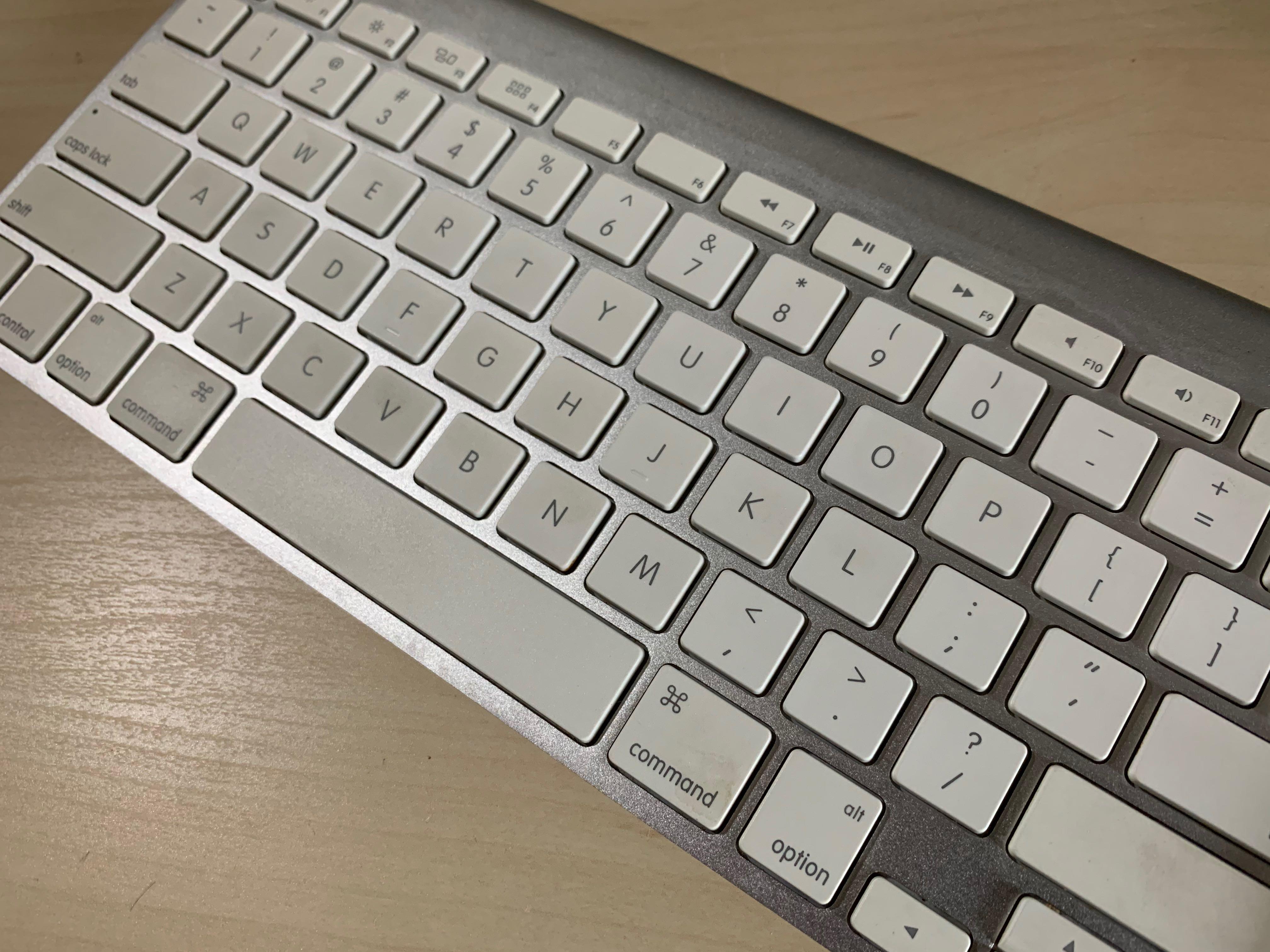 Apple MB167LL/A 新品　未使用　ワイヤレスキーボード s-l400.jpg