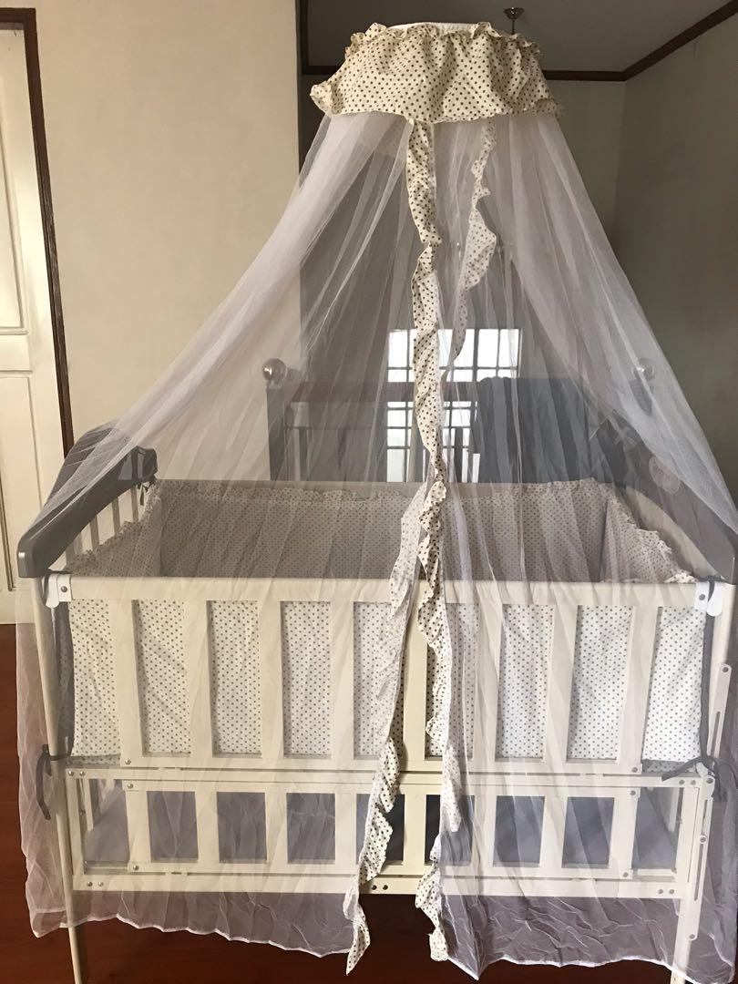 Silver top metal crib