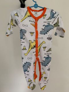 (Category: ) located in . Submitted by ask.mafwardrobe (Listing ID 1024345710, Image 1). Description: .