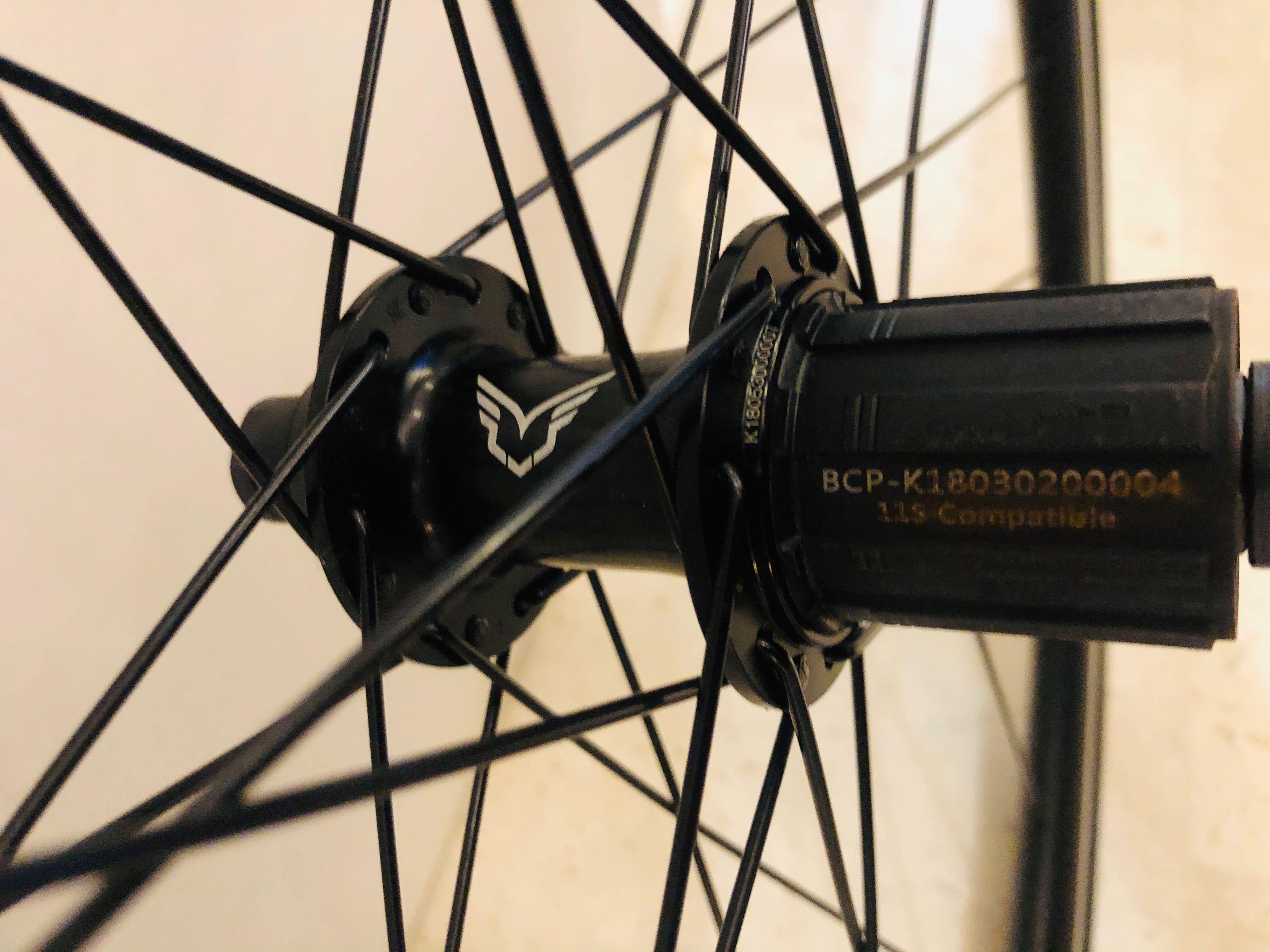 Devox Wheelset 11speed hub, Sports Equipment, Bicycles & Parts