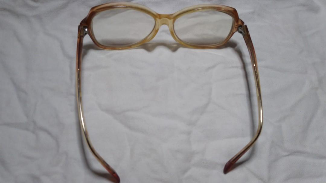 Givenchy Paris (Category: Sneakers & Footwear) located in Makati City. Submitted by farfallavendeta (Listing ID 1024343922, Image 3). Description: Authentic Givenchy Paris Eye glasses Graded Lens (can be replaced).
