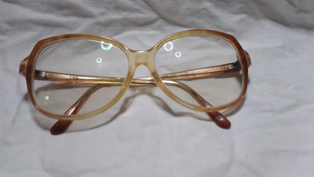 Givenchy Paris (Category: Sneakers & Footwear) located in Makati City. Submitted by farfallavendeta (Listing ID 1024343922, Image 1). Description: Authentic Givenchy Paris Eye glasses Graded Lens (can be replaced).