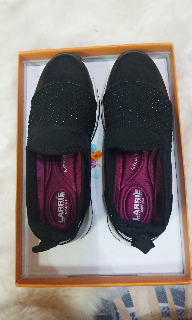 Larrie shoes, Women's Fashion, Footwear, Flats on Carousell