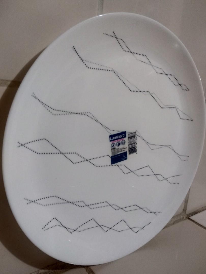 Luminarc Plate, Furniture & Home Living, Home Improvement