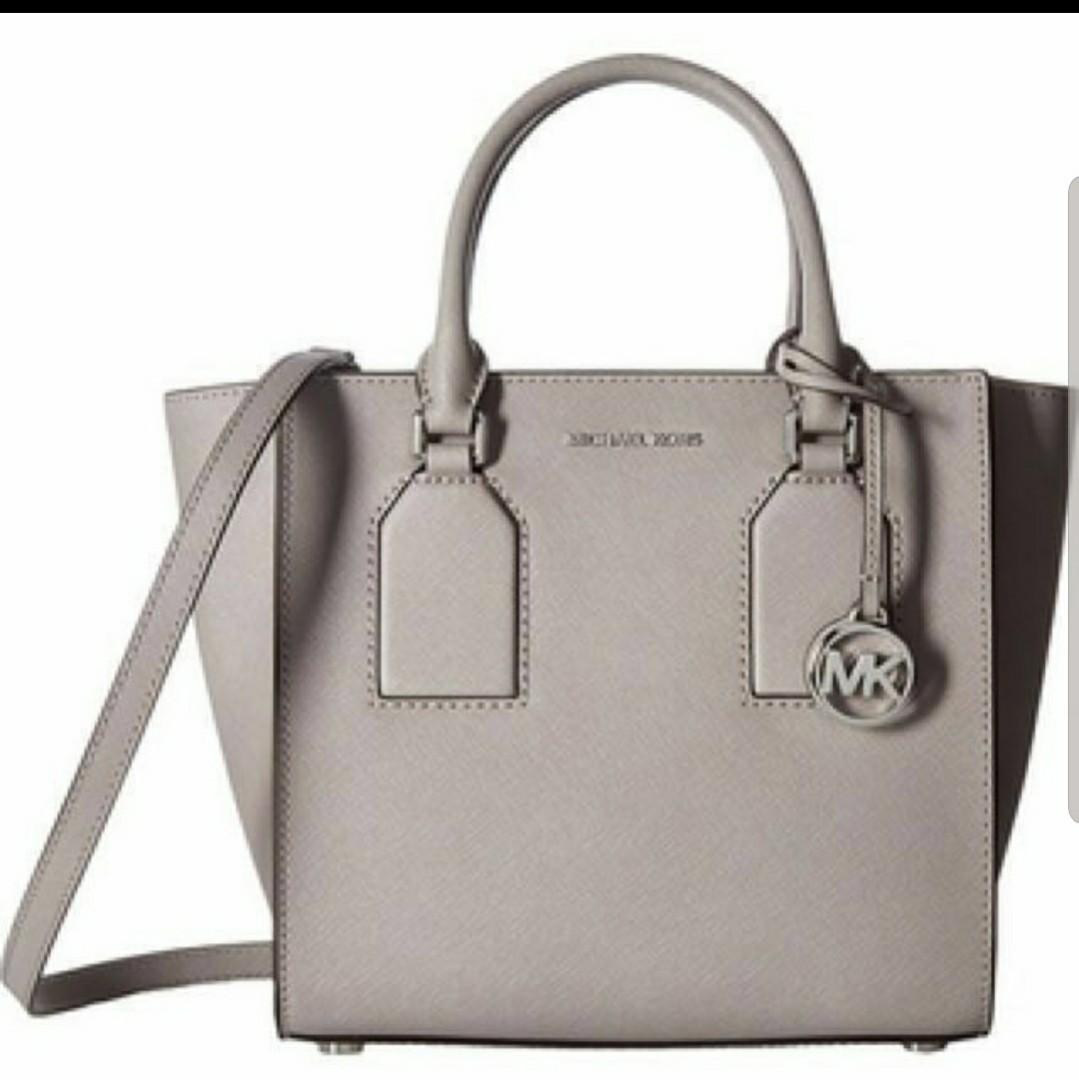 Michael Kors Daniela Saffiano crossbody bag, Women's Fashion, Bags &  Wallets, Cross-body Bags on Carousell