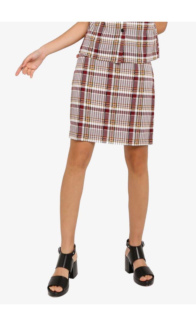 Plaid coordinates (Category: Sets or Coordinates) located in Manila. Submitted by shopcharl (Listing ID 1024167559, Image 3). Description: Something borrowed coordinates Bought from Zalora Fitted only/ tags removed / washed Originally priced at 800.