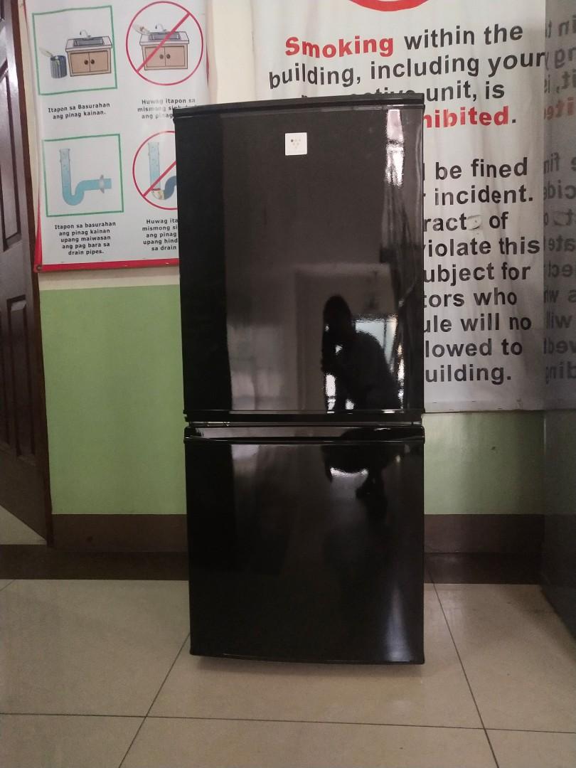 Sharp brand (Inverter and Non frost) (Category: Other Kitchen Appliances) located in Quezon City. Submitted by robiscollection (Listing ID 1024258249, Image 1). Description: .