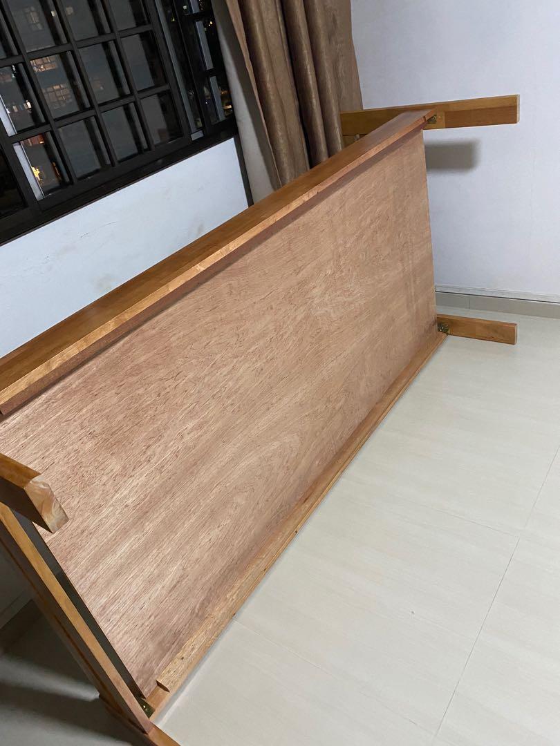 Single Bed Frame (Category: Bed Frames & Mattresses) located in Singapore. Submitted by jarell7877 (Listing ID 1024361691, Image 2). Description: This is a brand new bed frame! Never used before but just assembled it to take picture. I can definetly negotiate if y’all can do a fast deal! So don’t waste anytime and pick this up. In terms of delivery 📦 I can dismantle and bring it over to u for a price depending on ur location. Self collection is 