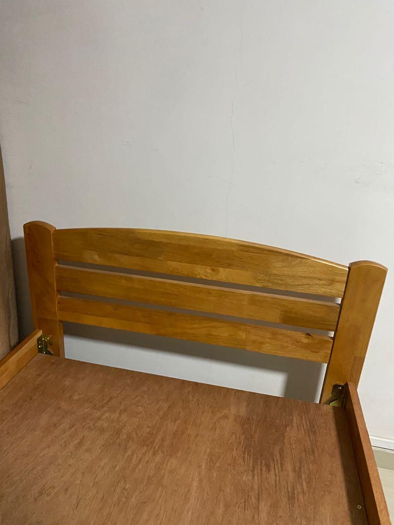 Single Bed Frame (Category: Bed Frames & Mattresses) located in Singapore. Submitted by jarell7877 (Listing ID 1024361691, Image 3). Description: This is a brand new bed frame! Never used before but just assembled it to take picture. I can definetly negotiate if y’all can do a fast deal! So don’t waste anytime and pick this up. In terms of delivery 📦 I can dismantle and bring it over to u for a price depending on ur location. Self collection is 