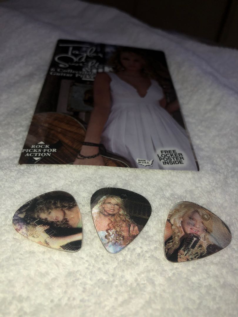 Taylor Swift Collectible Guitar Picks Pack Of 6 Motion 3d Guitar Pick Collector S Item Music Media Music Accessories On Carousell