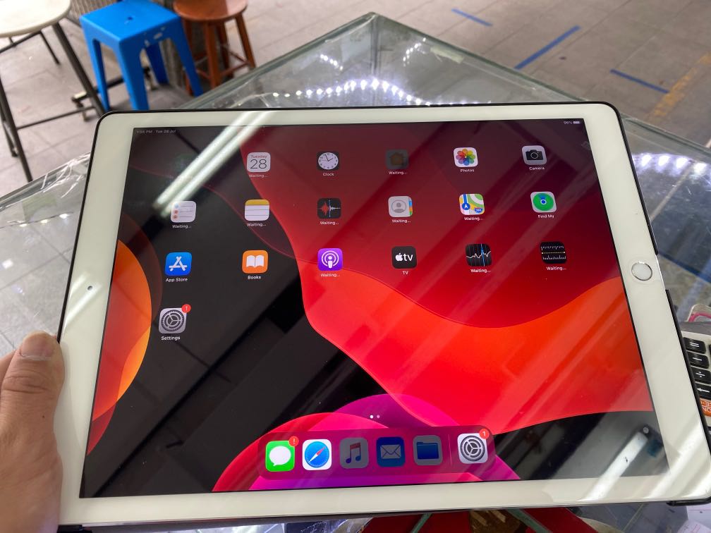 Used Apple Ipad Pro 12 9 1st Gen 128gb With Cellular Mobile Phones Tablets Tablets On Carousell